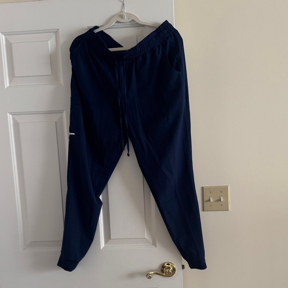 Skechers Women’s Jogger Scrubs - Picture 2 of 2